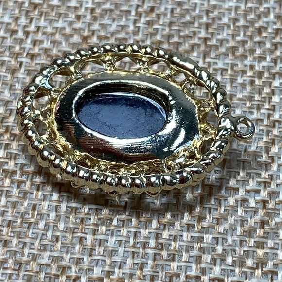 Faux Cameo Black Glass Gold Tone Frame Lady Profile Vintage Pendant - Picture 7 of 9